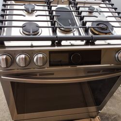 Samsung 30 in,Cu.Ft.Slide - In Gas Range ( Semi New )
