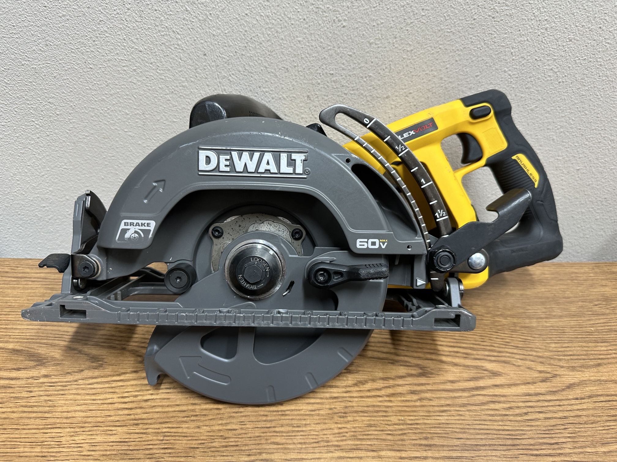 DEWALT DCS577B FLEXVOLT 60V MAX Cordless Brushless 7-1/4 in. Wormdrive Style Circular Saw (Tool Only)