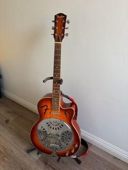 Rare Fender resonator w case