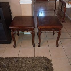 2 Side Tables 
