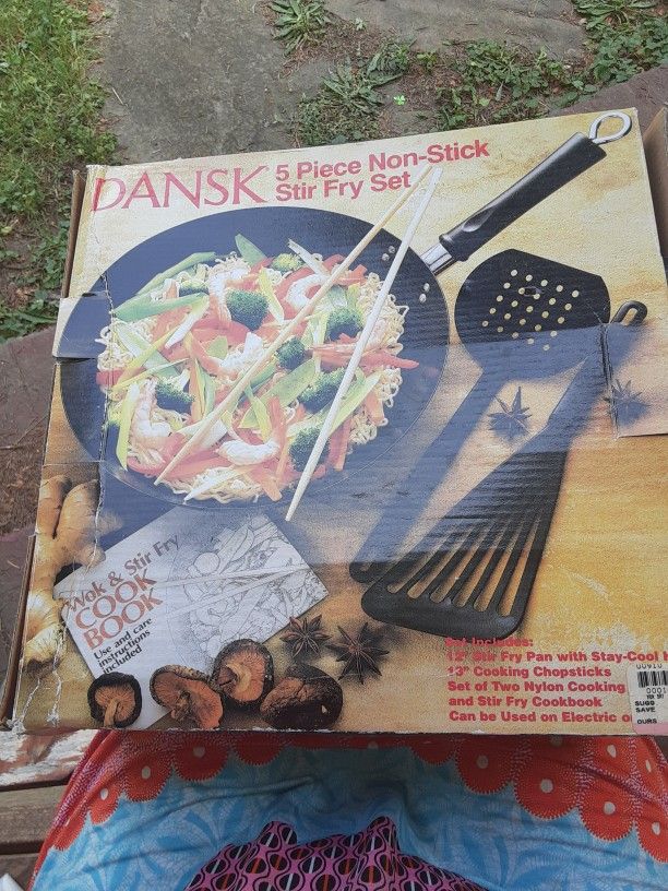 Non Stick Stir Fry Set