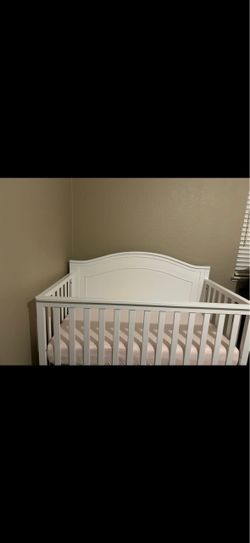 Convertible Crib + Newton Mattress