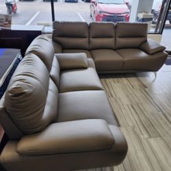 *Weekend Special*---Valencia Charming Leather Sofa/Loveseat Sets---Delivery And Easy Financing Available💪