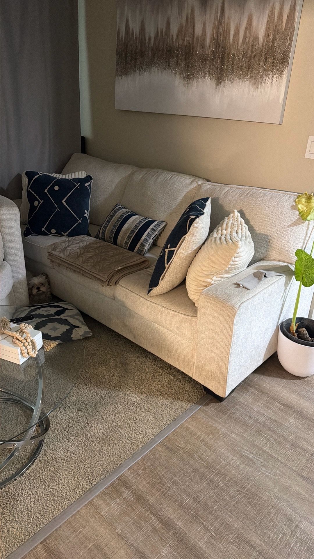 Sala con dos mesas
