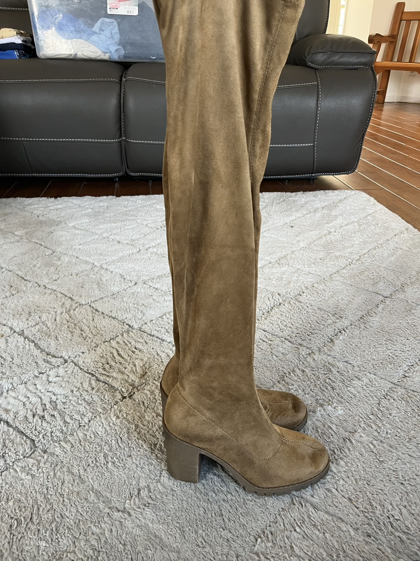 WOMENS ZIP UP BOOTS SIZE 7.5 • LIKE NEW