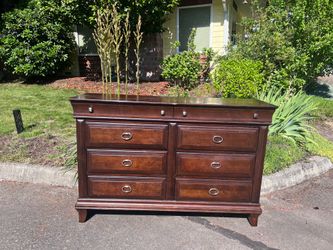 Free dresser