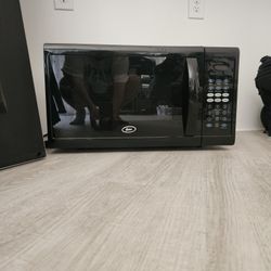 Oster Countertop Microwave
