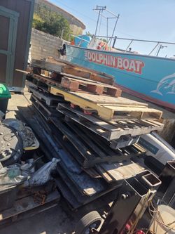 Free pallets and wood