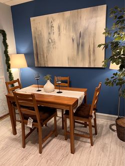 Beautiful Small Dining Set Great Condition!!! Table with 4 Chairs! I Can Deliver