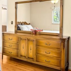 Beautiful Solid Wood Framed Mirror – Vintage Style