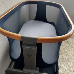 Maxi Cosi Bassinet Like New 