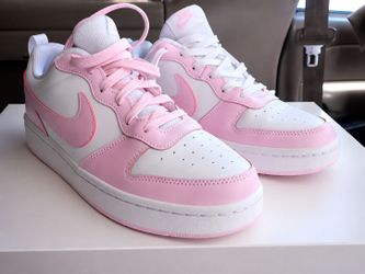 Female nikes size 6Y