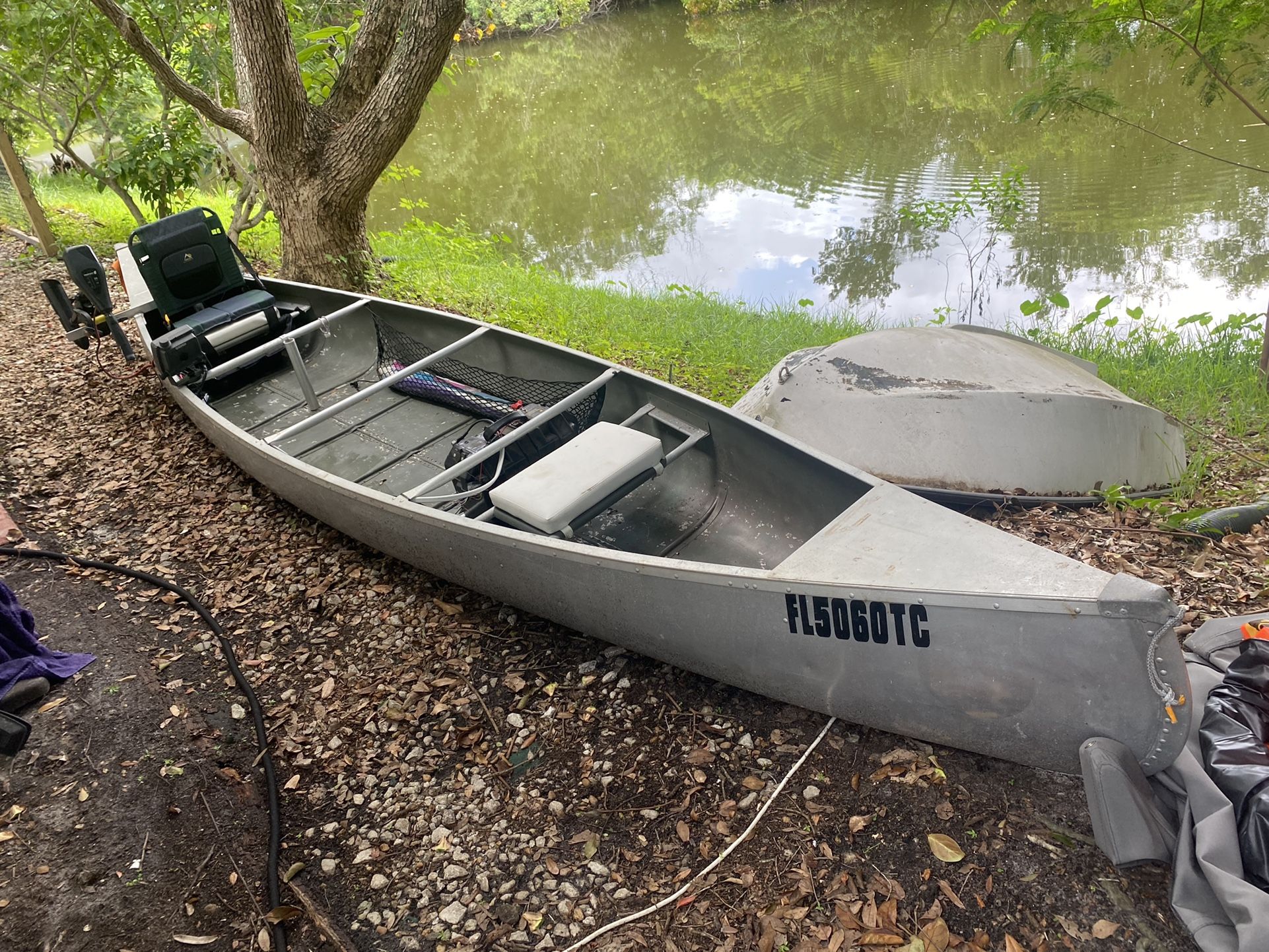 16’ Smoker Craft Aluminum Canoe And Trailer for Sale in Largo, FL OfferUp