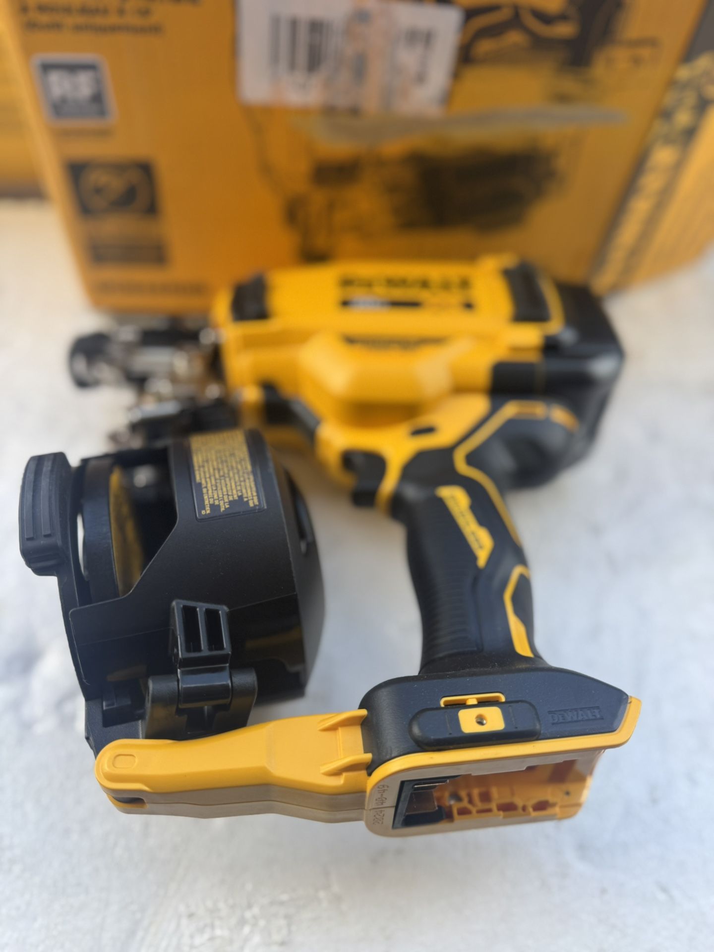 DEWALT 20V MAX 15-Degree Electric Cordless Roofing Nailer (Tool Only)
