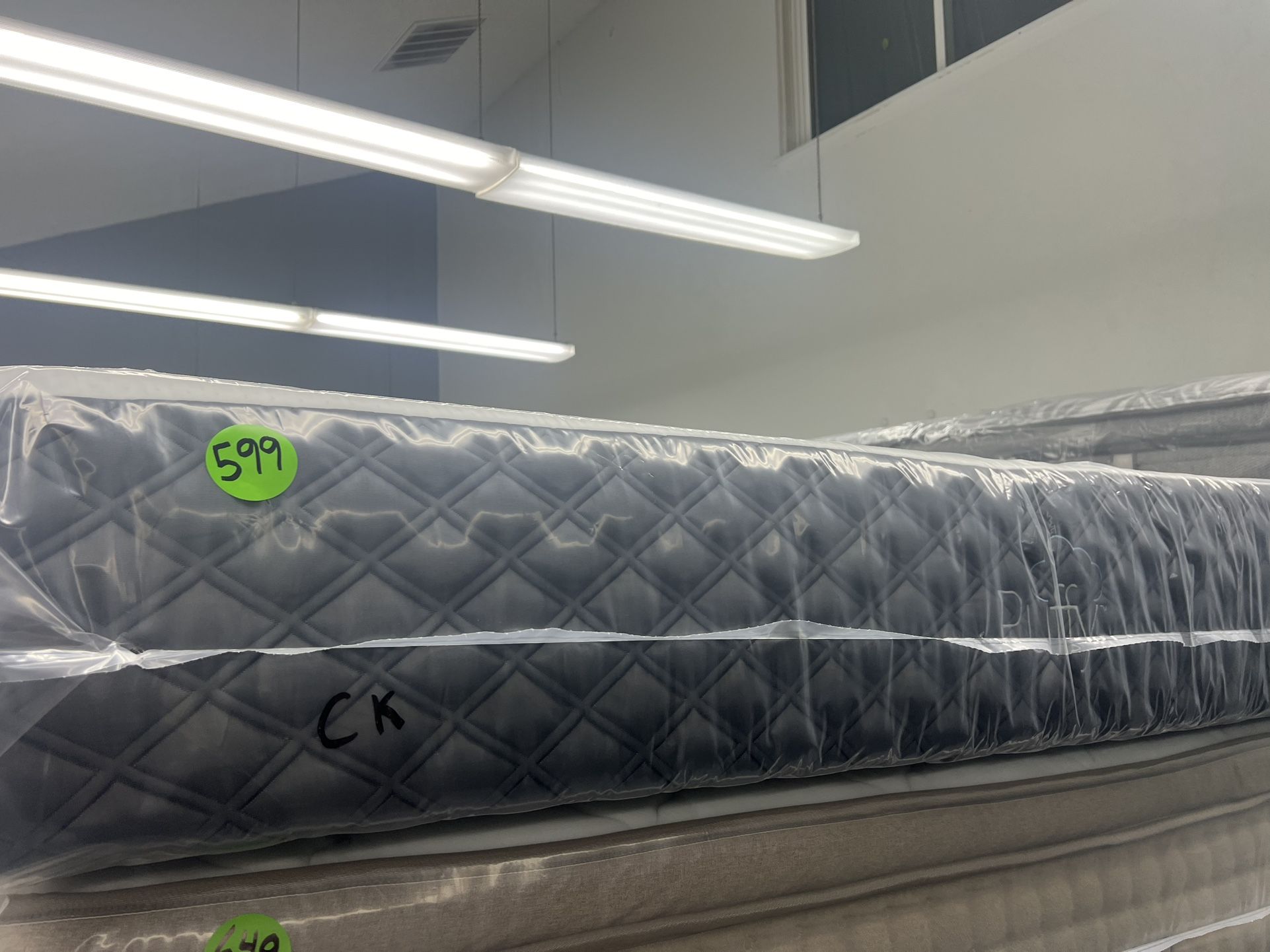 CALIFORNIA KING SIZE PUFFY MATTRESS & BOX SPRINGS BED SET