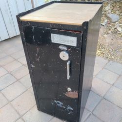 Snap-On Tool Box Cabinet With Drawers