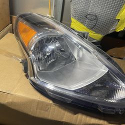 2015-2019 Nissan Versa Passenger Side Headlight    Capa
