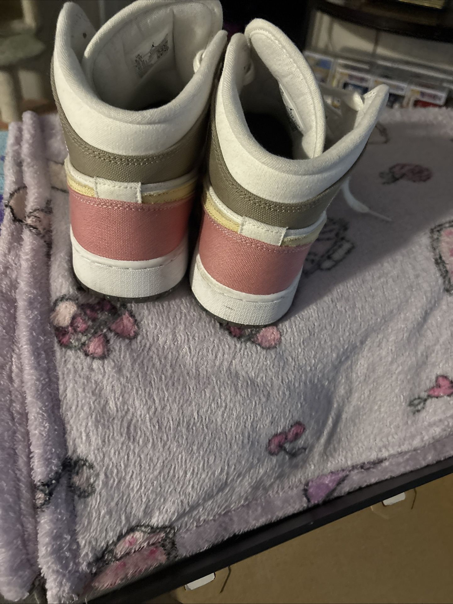 Air Jordan 1 MidSE 6.5Y