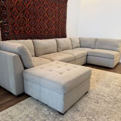 Tisdale Thomasville Sectional - Delivery Available