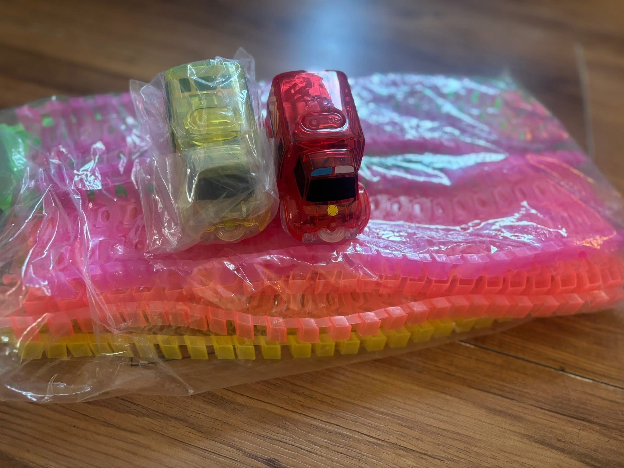 Flexible Glow Track Set with 2 Light-Up Cars 