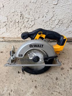 DeWalt 20V Max Cordless Circular Saw