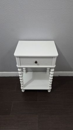 Nightstand (single piece)