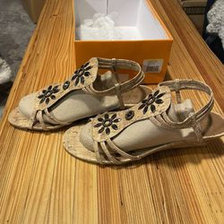 New Cute Sandals Women’s Size 8