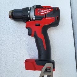 Milwaukee M18 Brushless  Cordlesss  DRILL Driver 