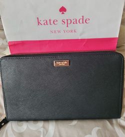 Esta Nueba.    Kate spade