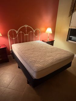 5 Piece Wood Bedroom Set By Surabaya