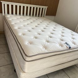 Queen Size Bed Set With Wood Headboard 