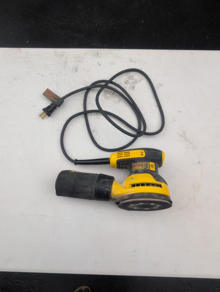 DeWalt 5IN VARIABLE SPEED RANDOM ORBIT SANDER DWE6423