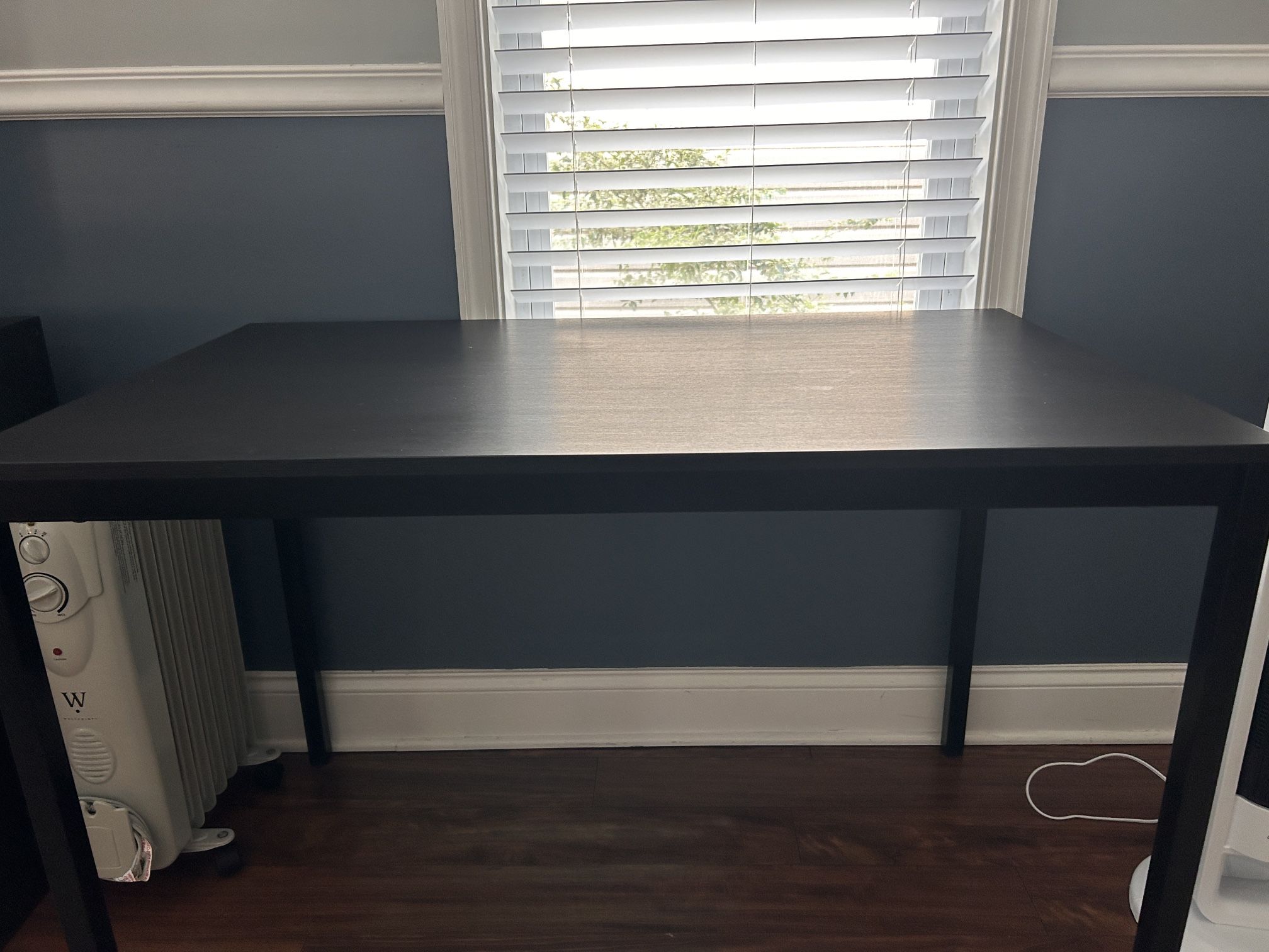 Dining Table - Excellent Condition $55