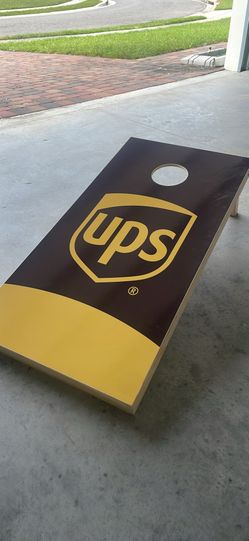 UPS cornhole (price negotiable)