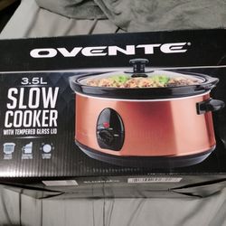 3.5L Slow Cooker W/Tempered Glass Lid - New
