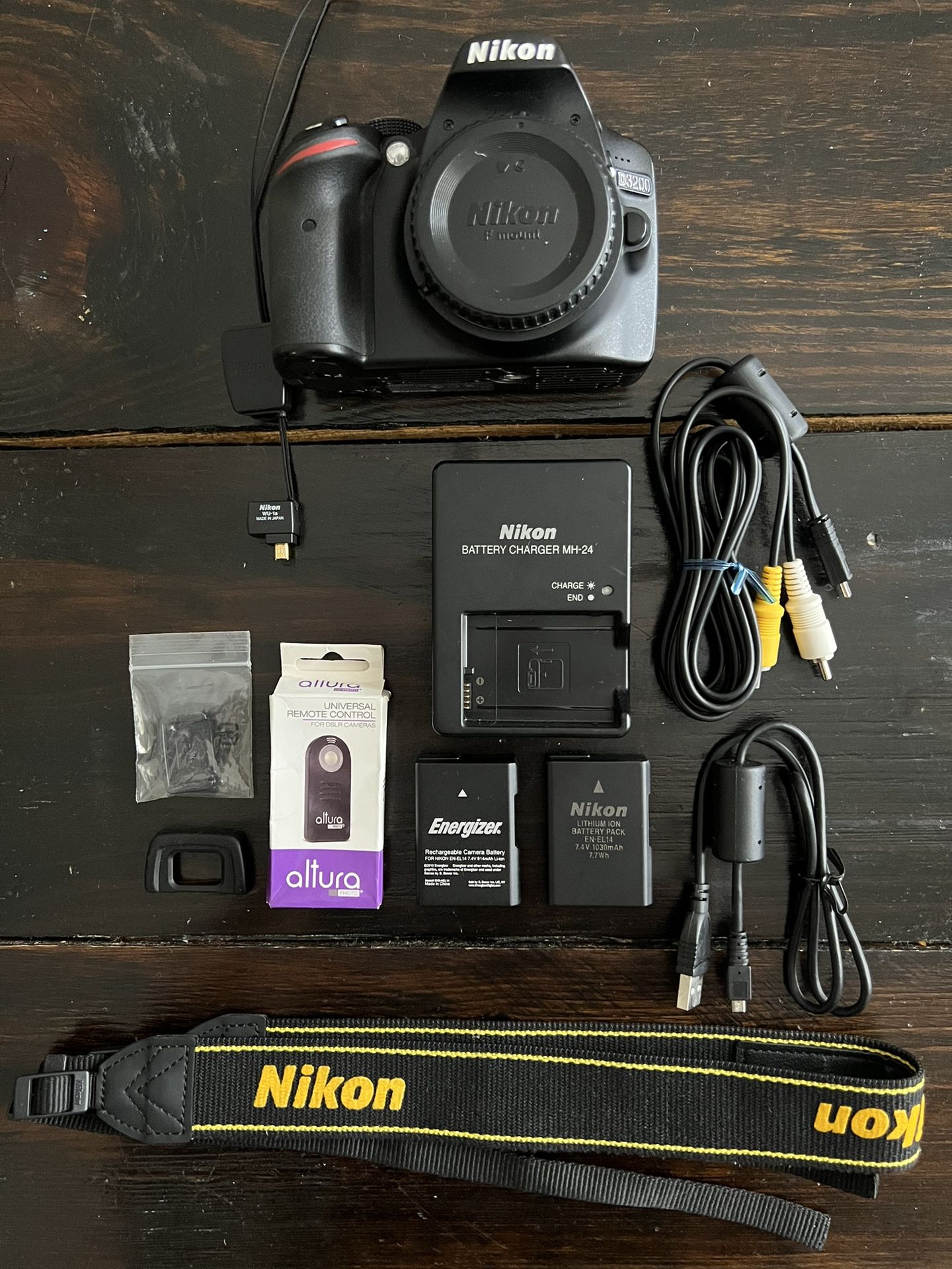 Nikon D3200 DSLR Camera Bundle *MINT CONDITION*