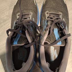 Mens Size 9 Brooks Sneakers 