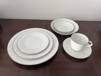 Noritake "Reina" China 92 Pieces - 1960s -Open To Offers