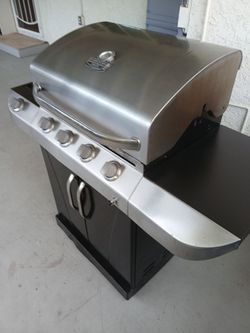 BBQ GIRL BY Charbroil Commercial 5 burners Super Clean ready to use