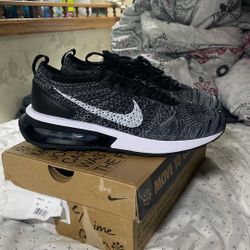 Nike Airmax Flyknit (Size 10)