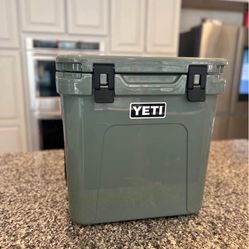 Yeti~Roadie~Wheeled~60~Cooler