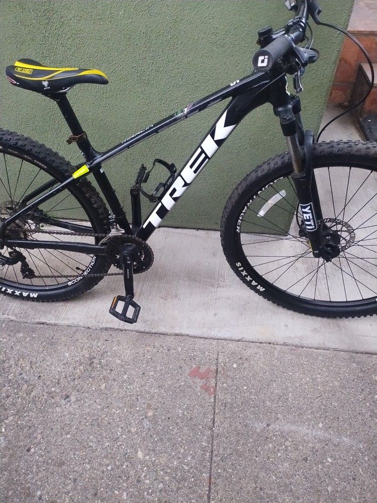 Trek Marlin 5 Medium Aluminium MTB 29s Rides Great 💯
