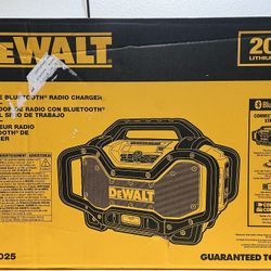 20V MAX Bluetooth Radio with built-in Charger