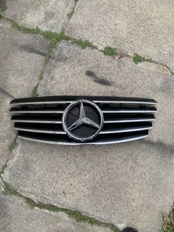 Mercedes Benz Grill