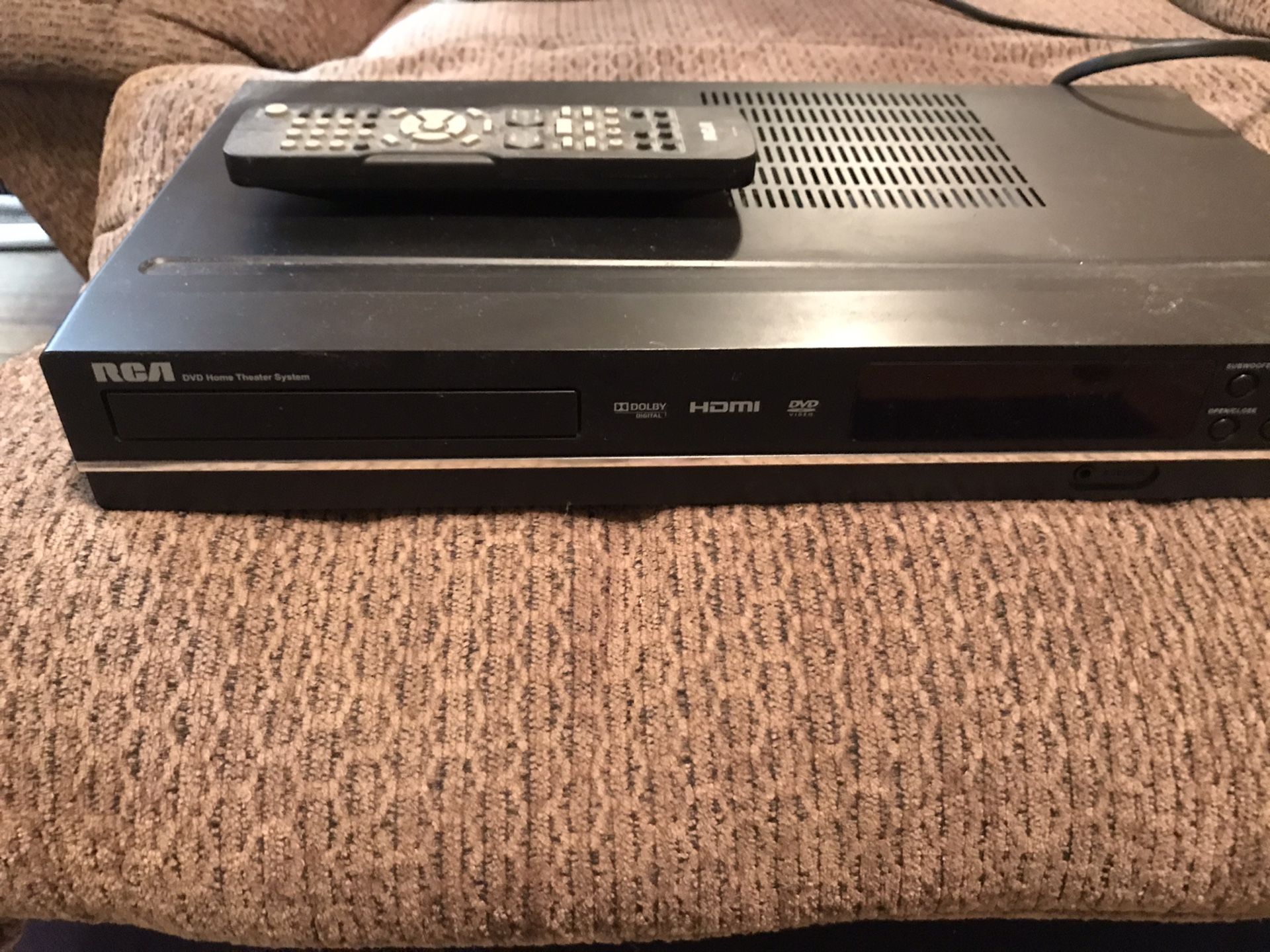 RCA RTD317W 5.1 Channel Home Theater System dvd 5 speakers 1 sub for