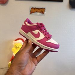 Nike Dunk Low Fuchsia 