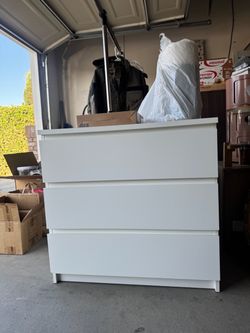💖 IKEA 3 DRAWER DRESSER IN WHITE