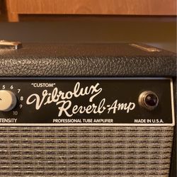 Fender Custom Vibrolux Reverb Amp