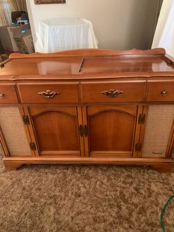 Magnavox Mable Stereo AM-FM Radio