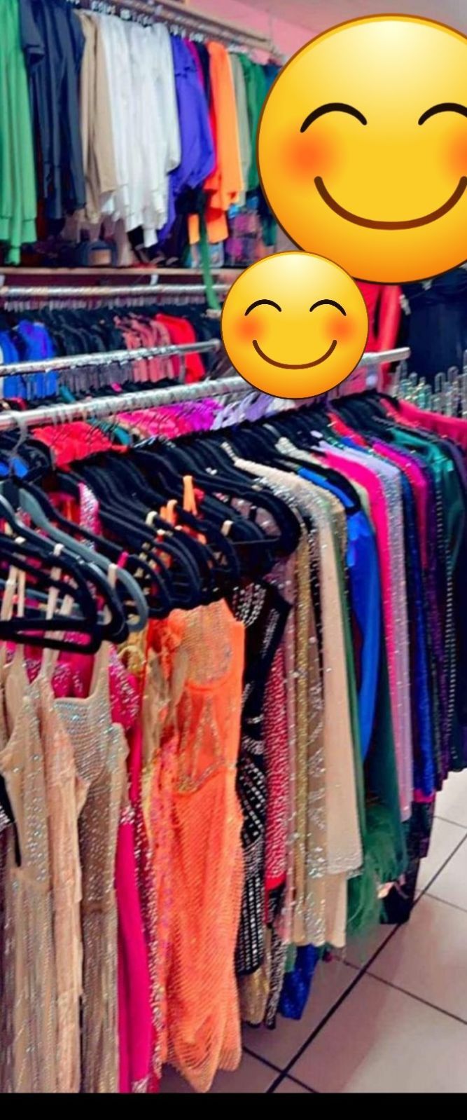 se vende pequeña tienda se ropa nueva ganga al costo $73000